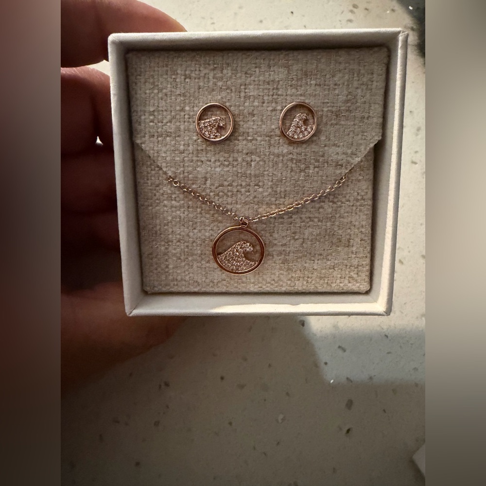 Pura Vida Rose Gold Wave Necklace Set